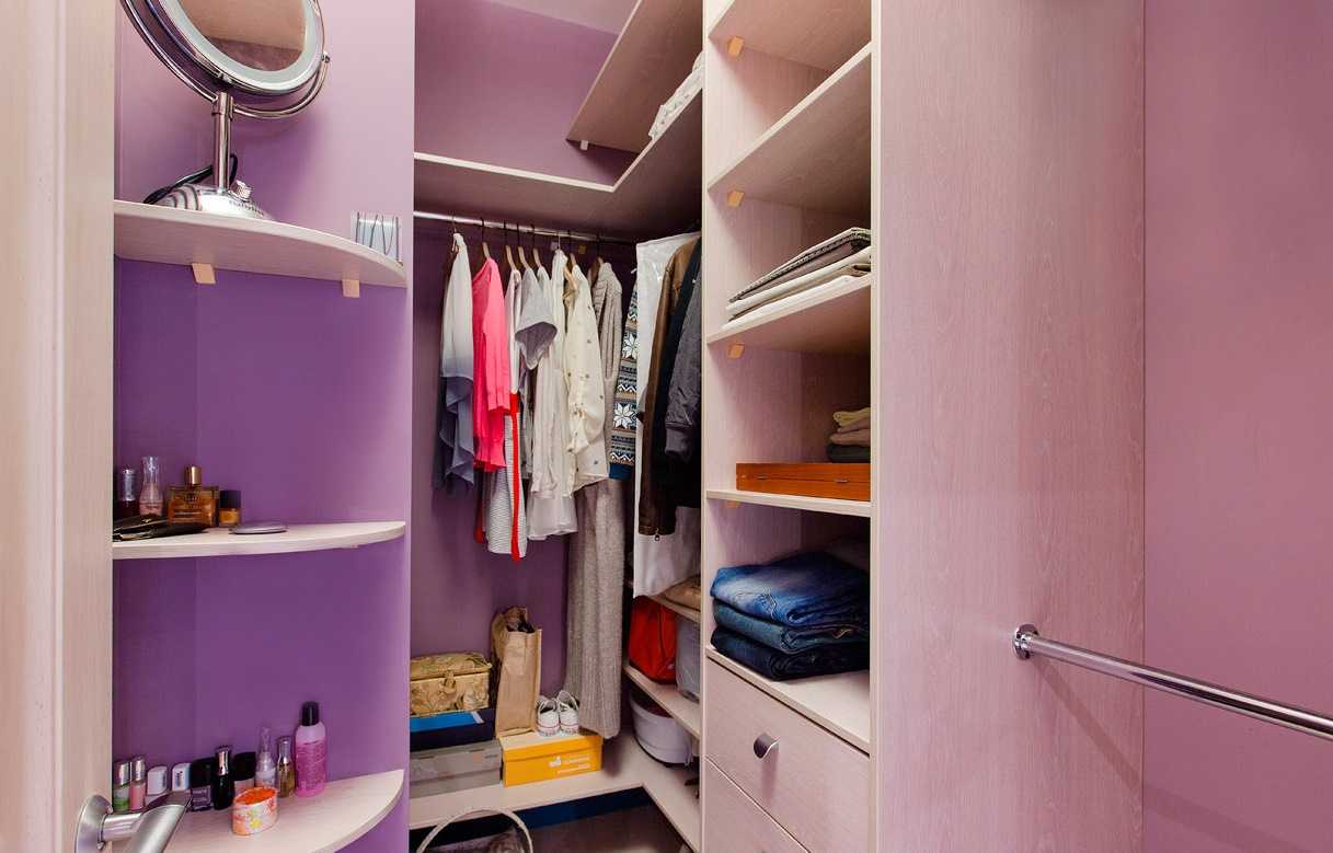 Маленькие гардеробные комнаты из кладовки: обзор +фото
