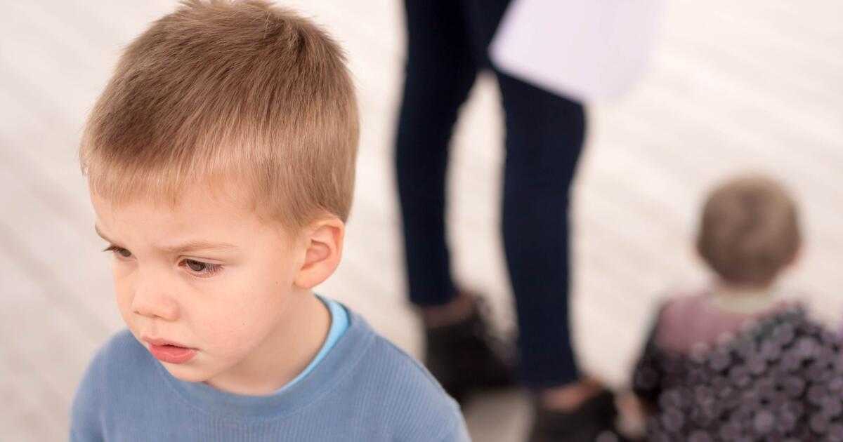 Что делать, если ребенок ревнует родителей