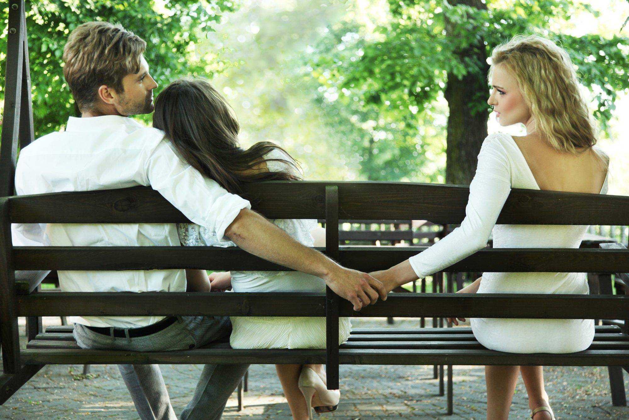 Если мужчина разлюбил, как он себя ведёт: 8 признаков, которые выдадут отсутствие чувств | lovetrue.ru