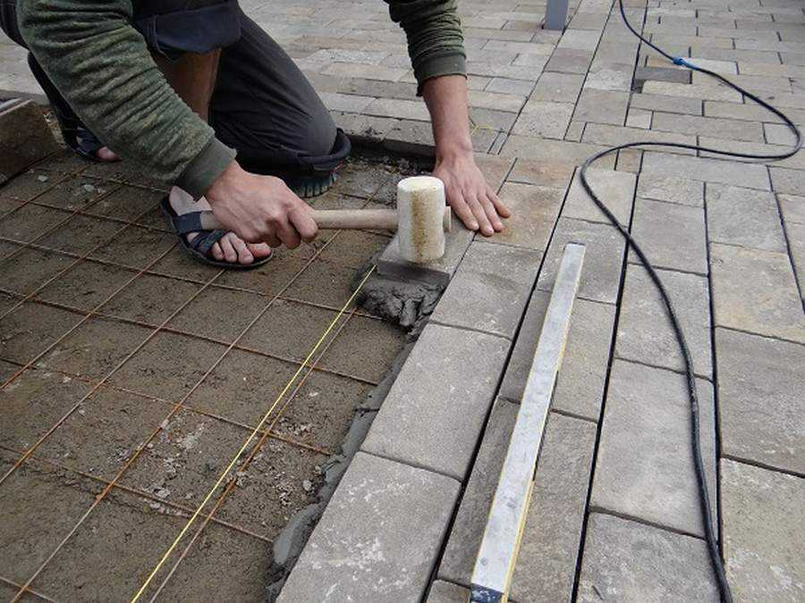 Укладка тротуарной плитки на даче: как положить по технологии