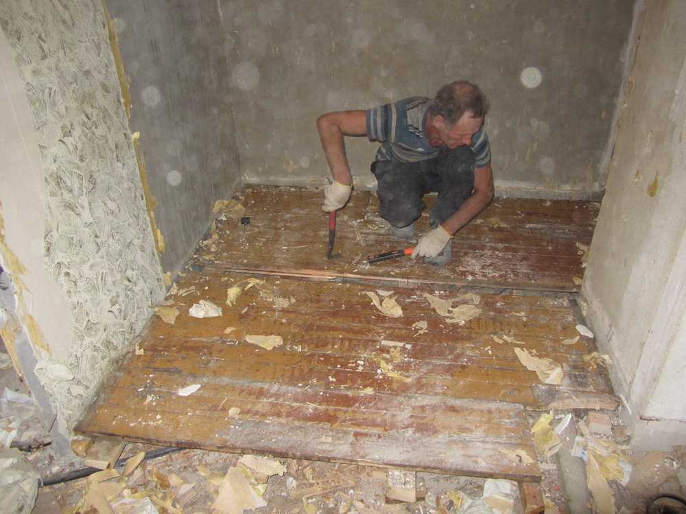 Как происходит замена деревянного пола на бетонный в частном доме: демонтаж старого пола, пошаговая инструкция по заливке