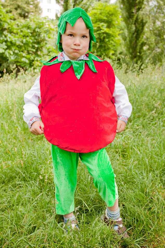 Костюм овоща. Костюм помидора. Детский костюм помидора. Костюм помидорки для мальчика. Карнавальный костюм помидора для мальчика.