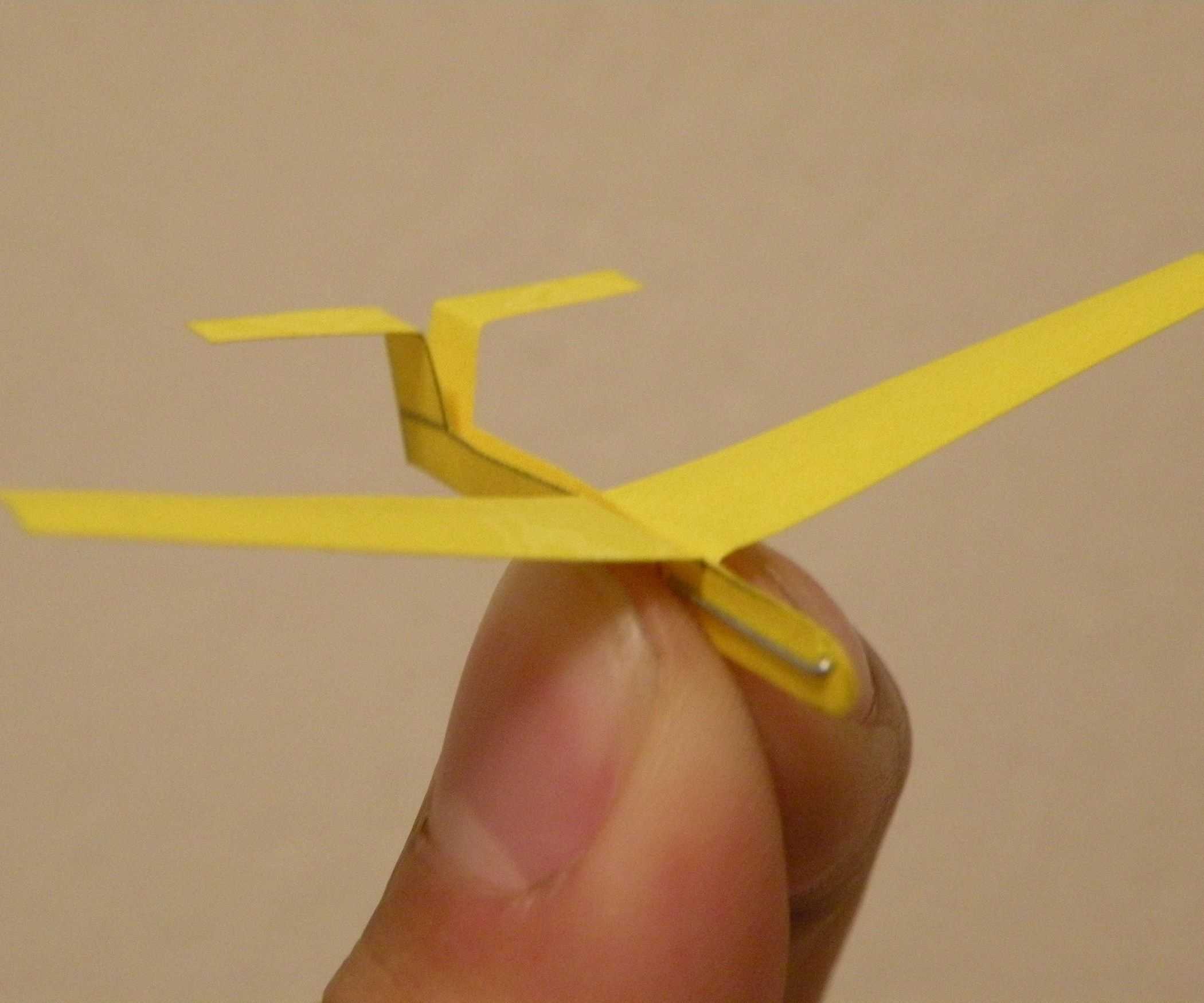 Поделки без скотча. Поделка самолет из бумаги. Самолет планер из бумаги. Поделка вертолет из бумаги. Бумажный вертолетик.