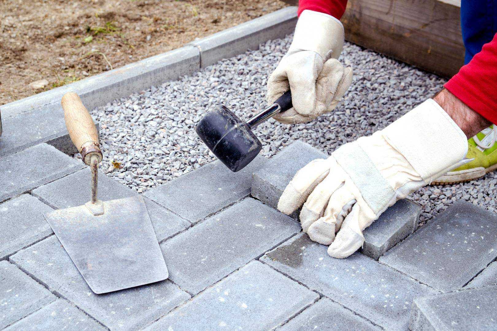 Укладка брусчатки - технология монтажа своими руками на разное основание ( бетонное, песок и другое )