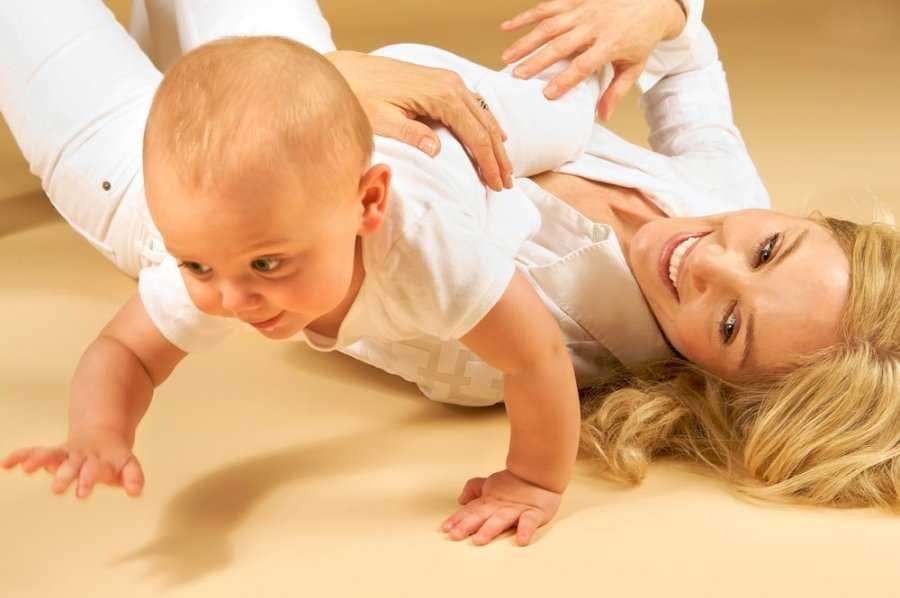 Как научить ползать ребенка в 6-8 месяцев на четвереньках? 👶