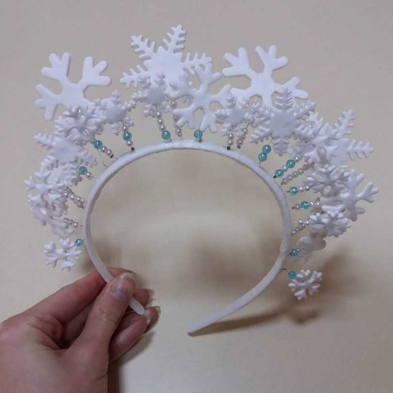 Как сделать корону для снежной королевы своими руками из бумаги, картона, бисера и проволоки: выкройки, схемы, фото красивых работ