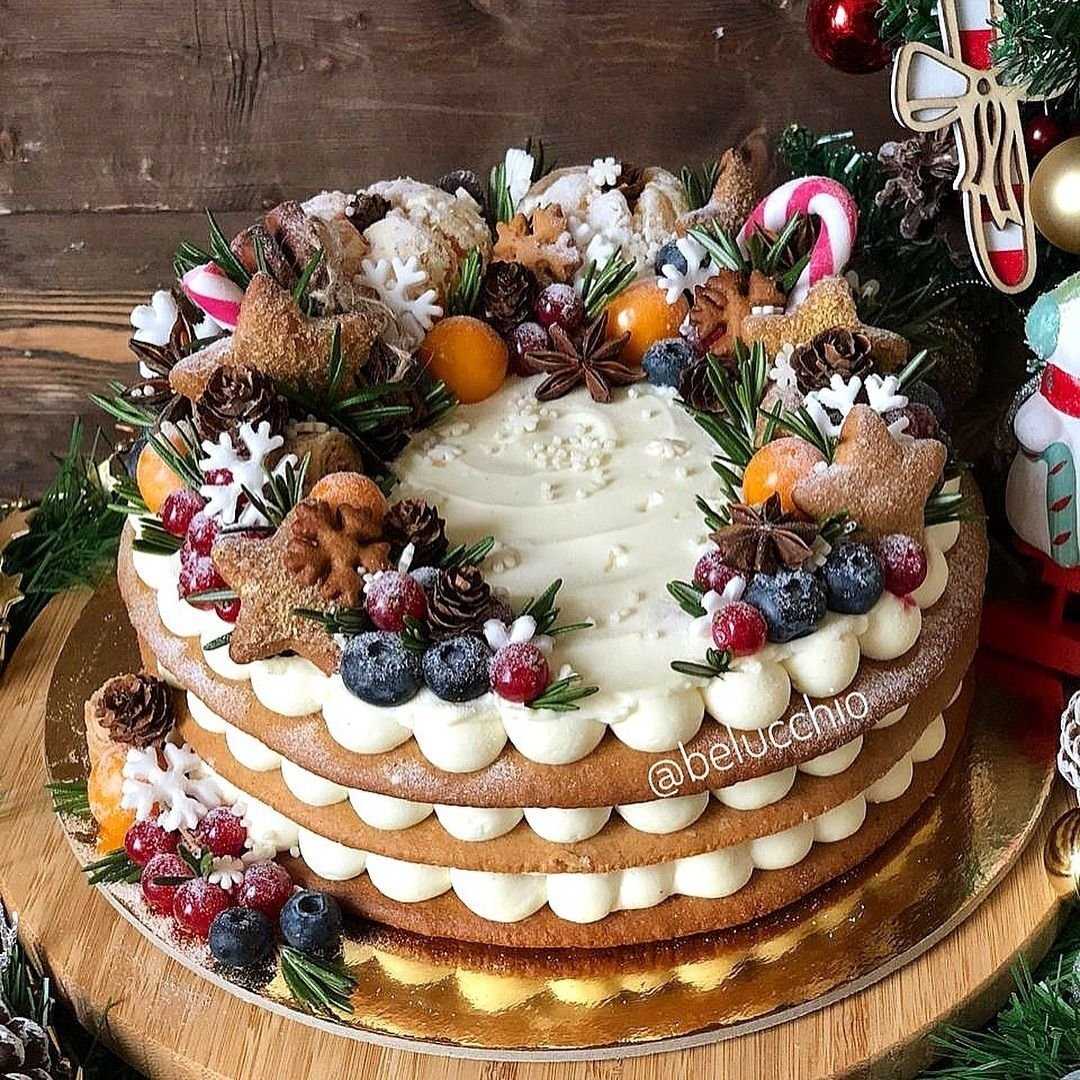 Зимние торты рецепты. Новогодний торт. Украшение Рождественского торта. Оригинальное украшение торта. Украшение новогоднего торта.