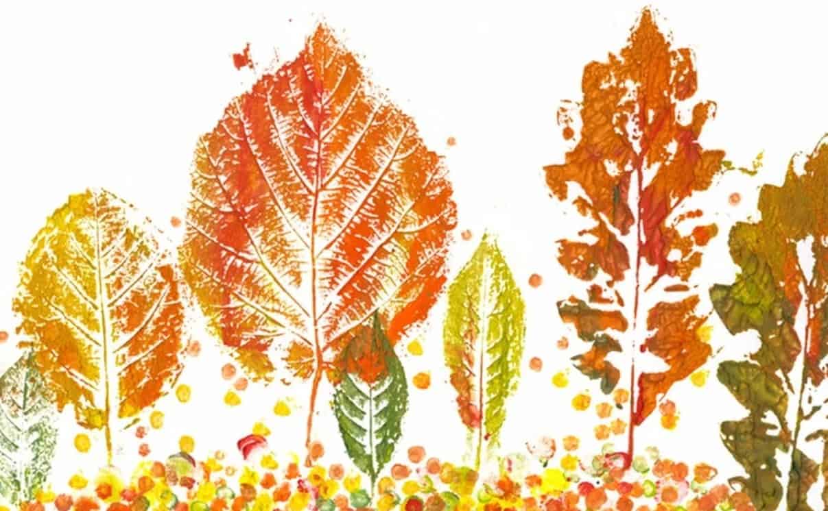 Осенний лес отпечатками листьев