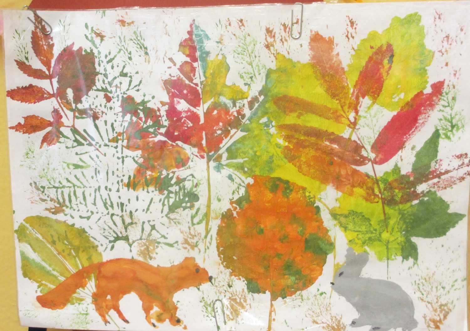 Рисование отпечатками листьев